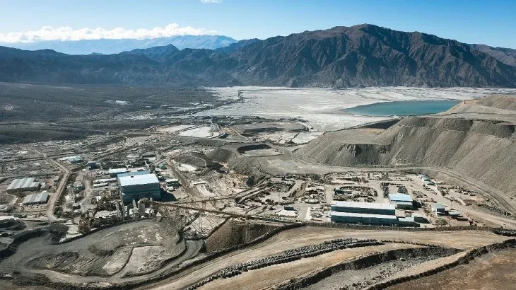 Glencore proyecta iniciar la producción de Agua Rica en 2032 y Catamarca se prepara para volver al cobre